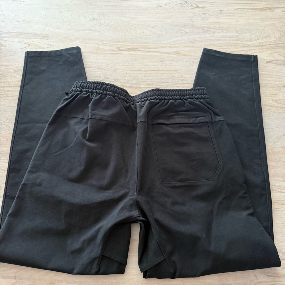 Lululemon Men's Black Pants w zip pockets - Picture 3 of 4